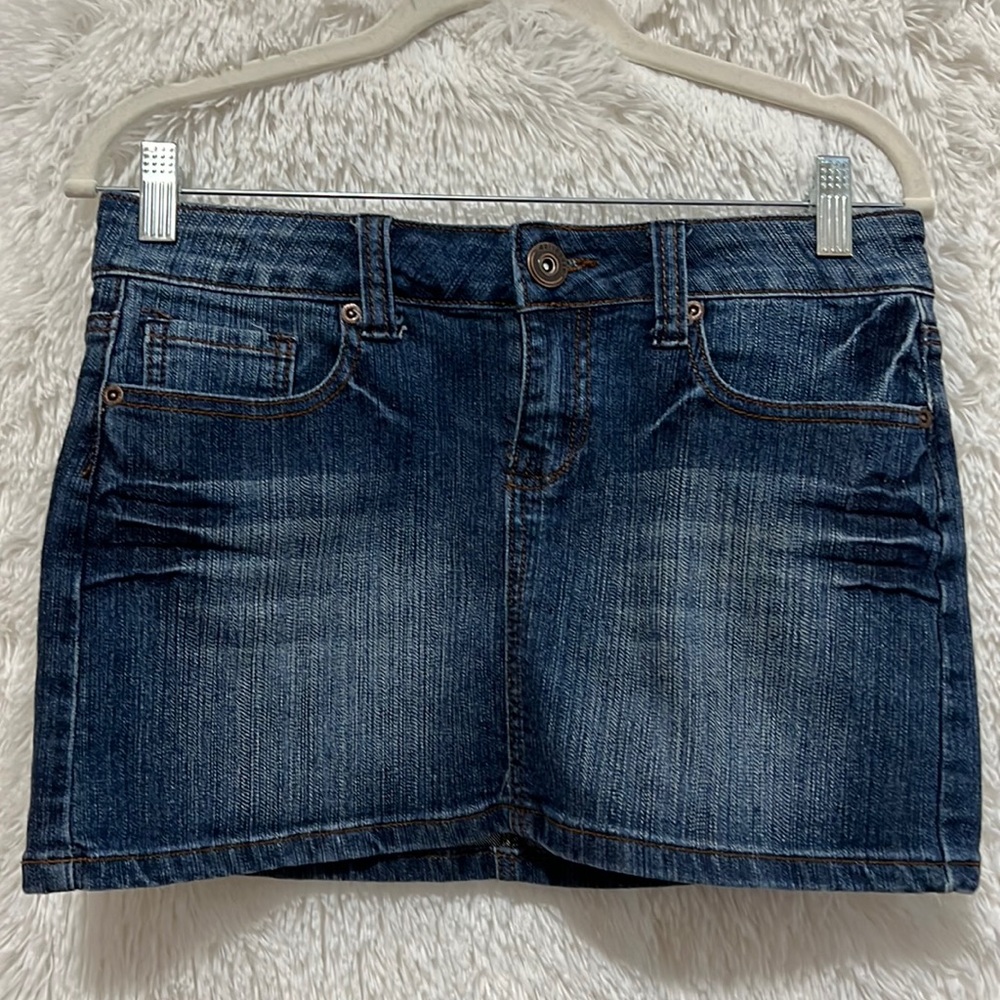 Dollhouse denim jean mini Junior’s skirts size 7